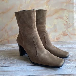 Vintage Suede Boots 👢